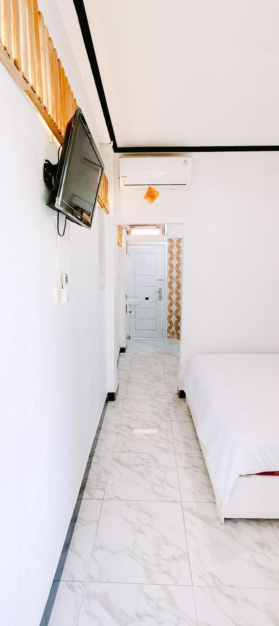 Getrudis Guesthouse Лабуан-Бахо Экстерьер фото
